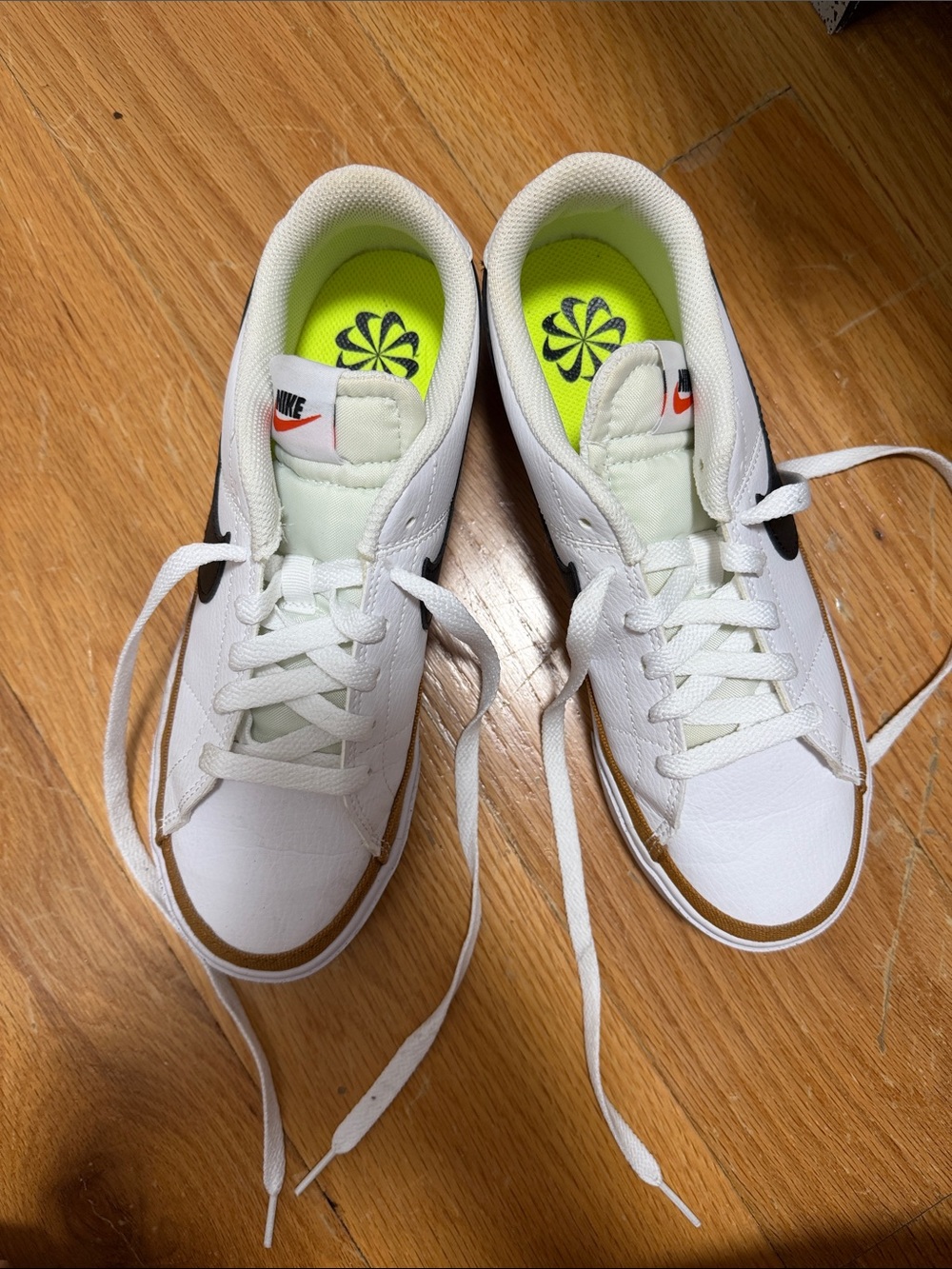Nike Court White Low-Top Sneakers - Picture 4 of 11